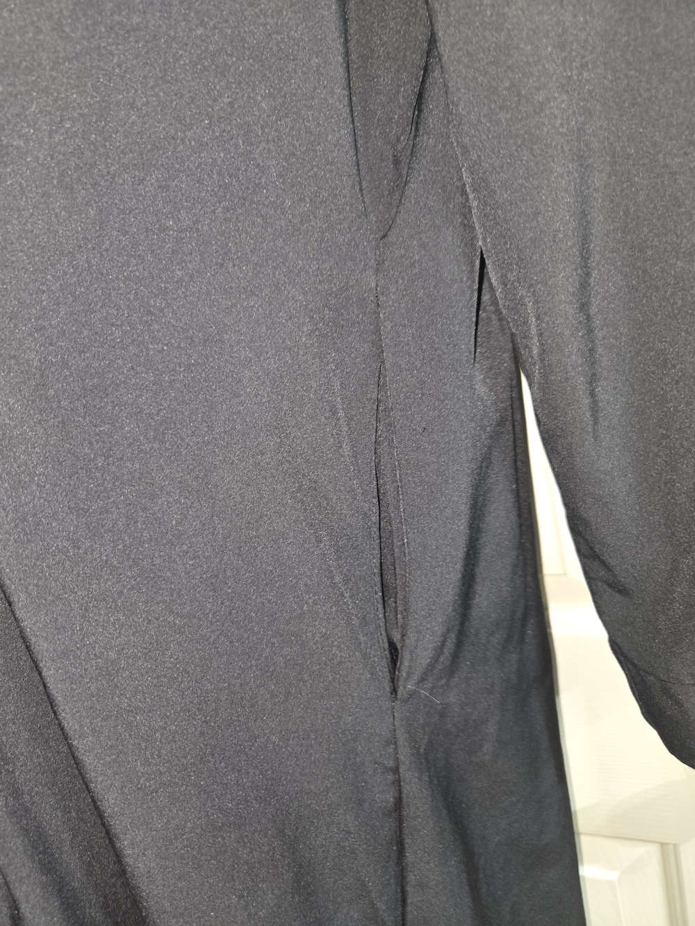 Sleek Black Robe - Picture 13 of 13
